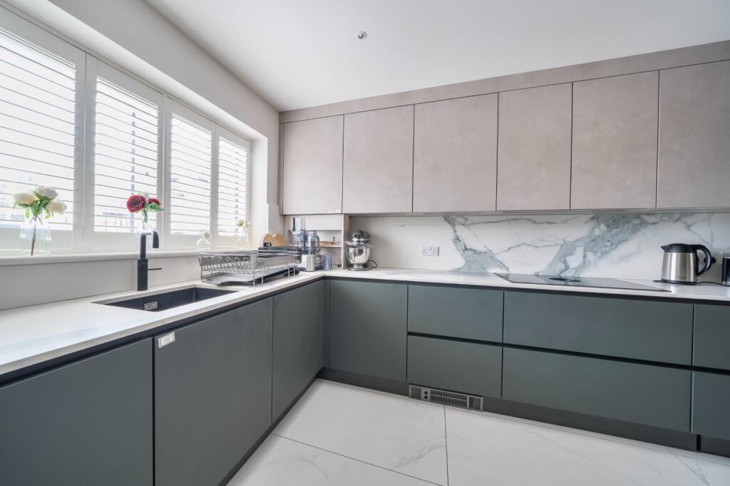 Becket Close, Woodford Green IG8 photo 3
