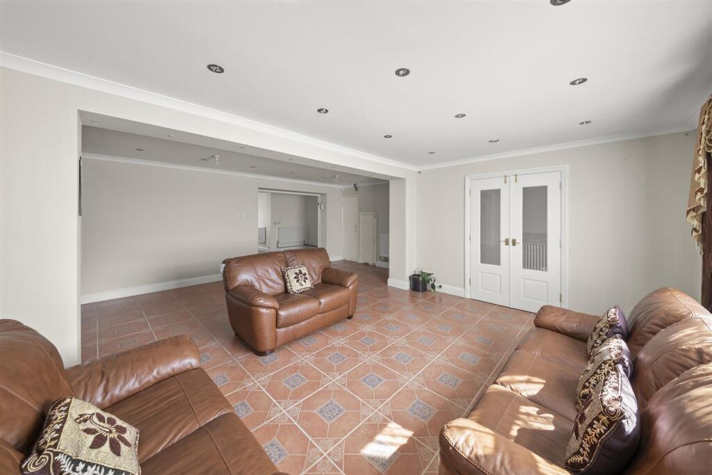 Northfield Road, Heston photo 2