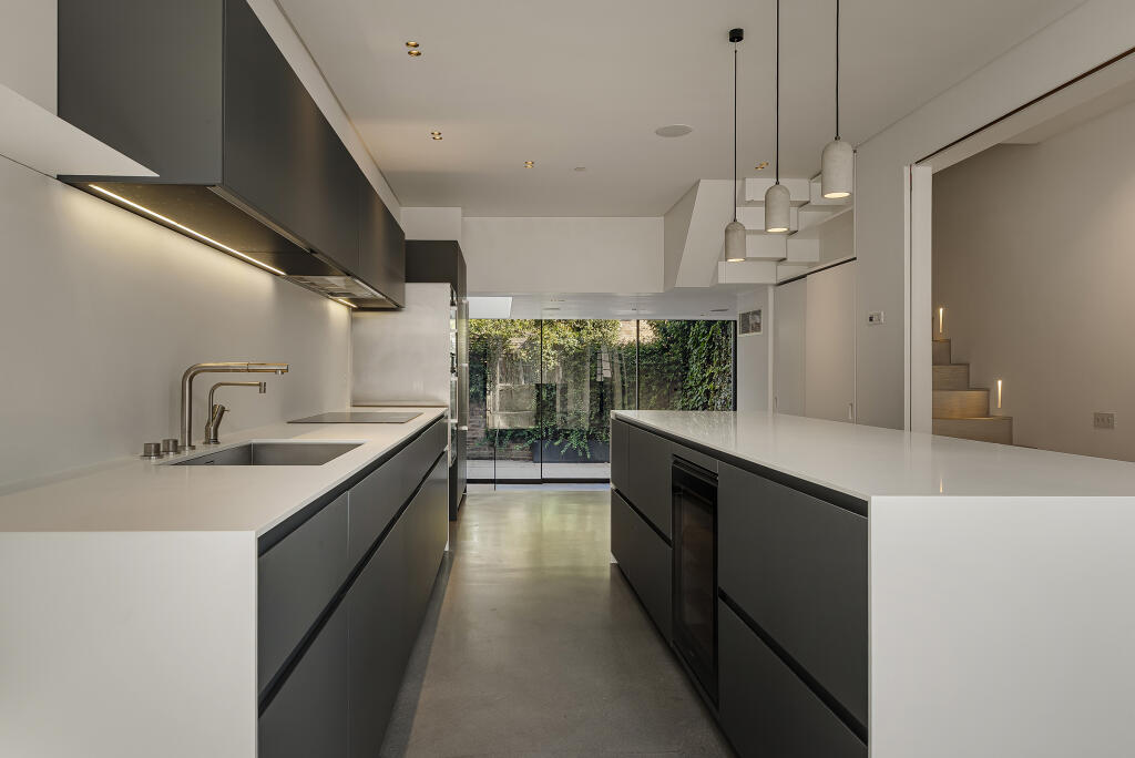 House in London - View 5