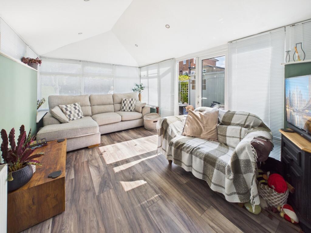 House in North East Derbyshire, Coal Aston, Dronfield - More