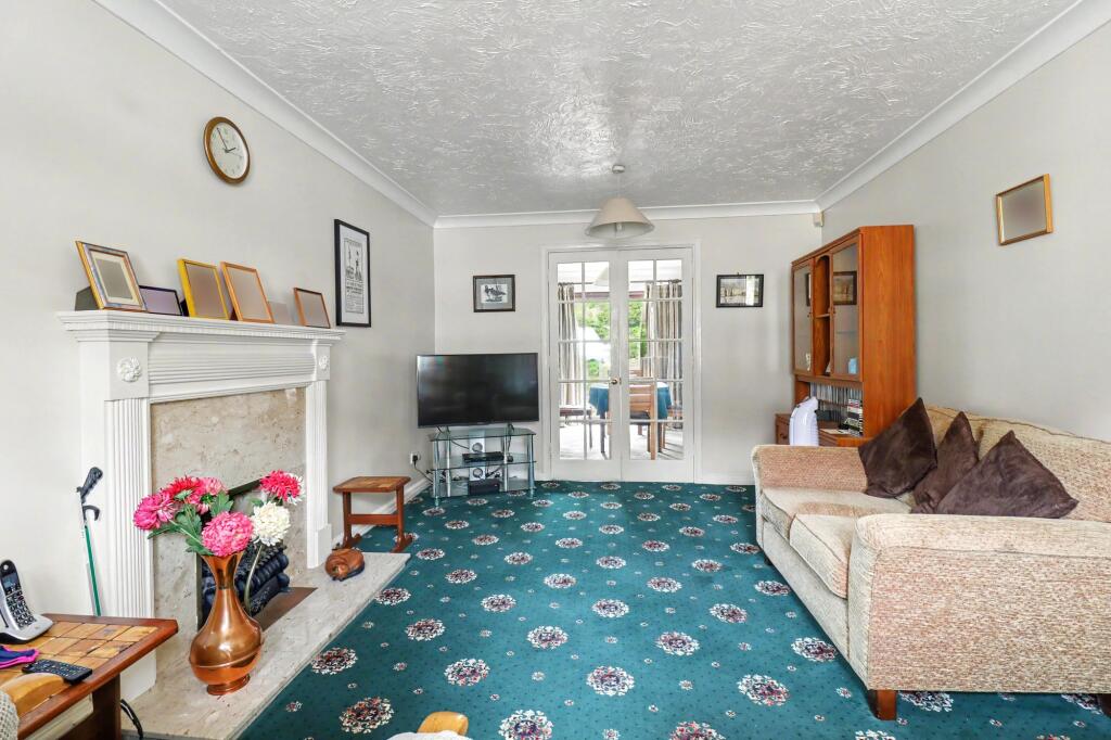 House in Eastleigh, Hedge End - More