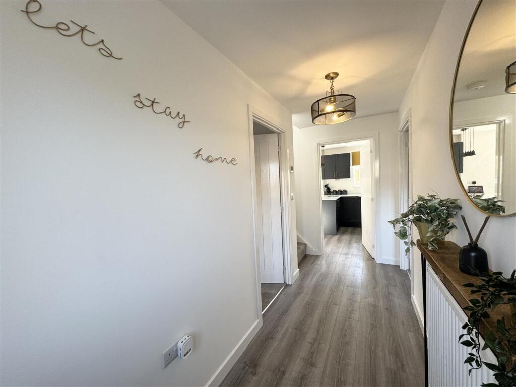 House in Huddersfield, Weavers Place, Skelmanthorpe - View 4