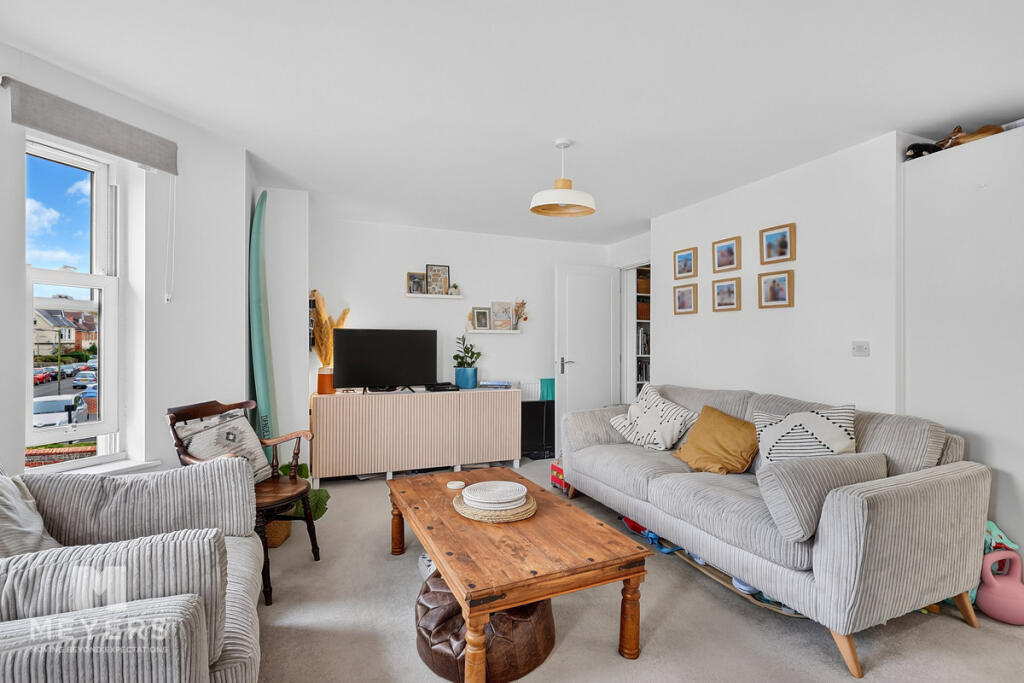 Apartment in Bournemouth, Boscombe - More