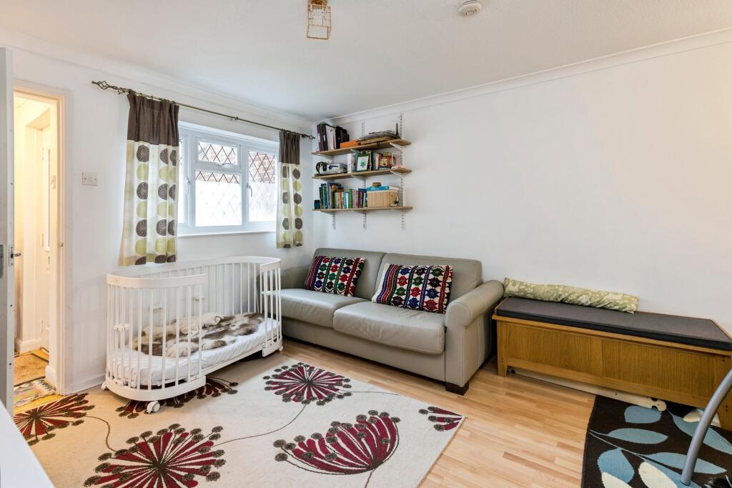 Apartment in Crawley, Broadfield - View 3