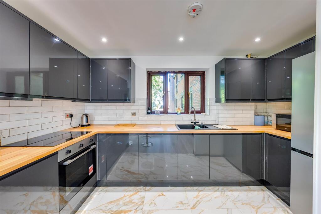 Apartment in Dartford - More