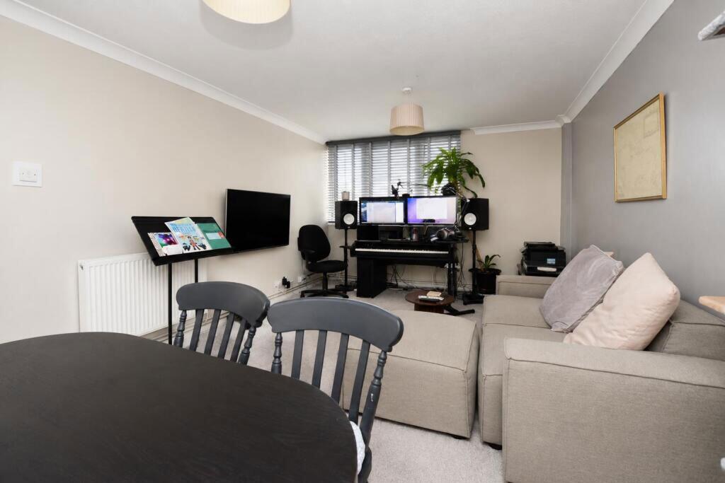 Apartment in Fareham, Hampshire - View 5