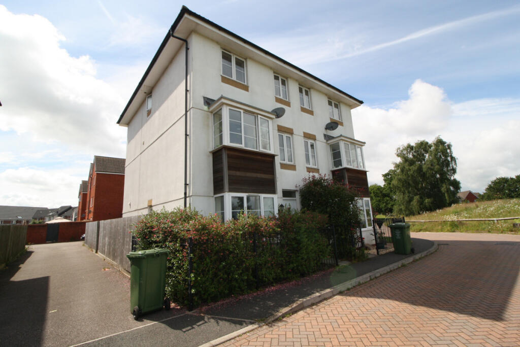 4-bed semi-detached on Jack Sadler Way, Exeter, £325,000