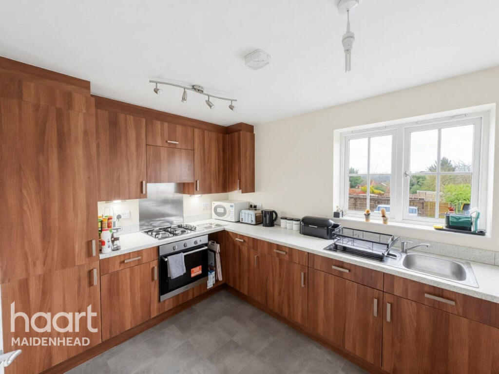 Apartment in Slough - View 3