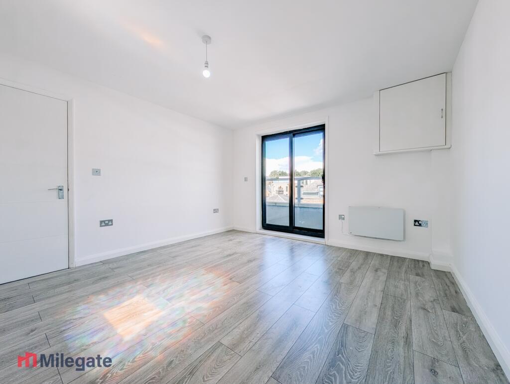 Main image of property: Marlowes, Hemel Hempstead, HP1