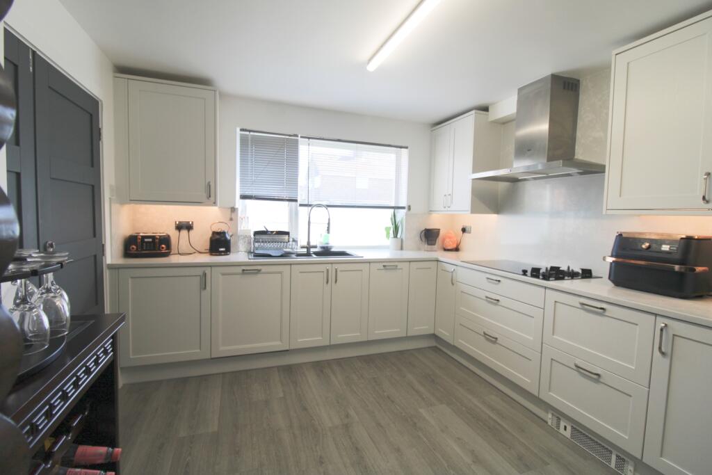 House in Frimley, Central Frimley - More