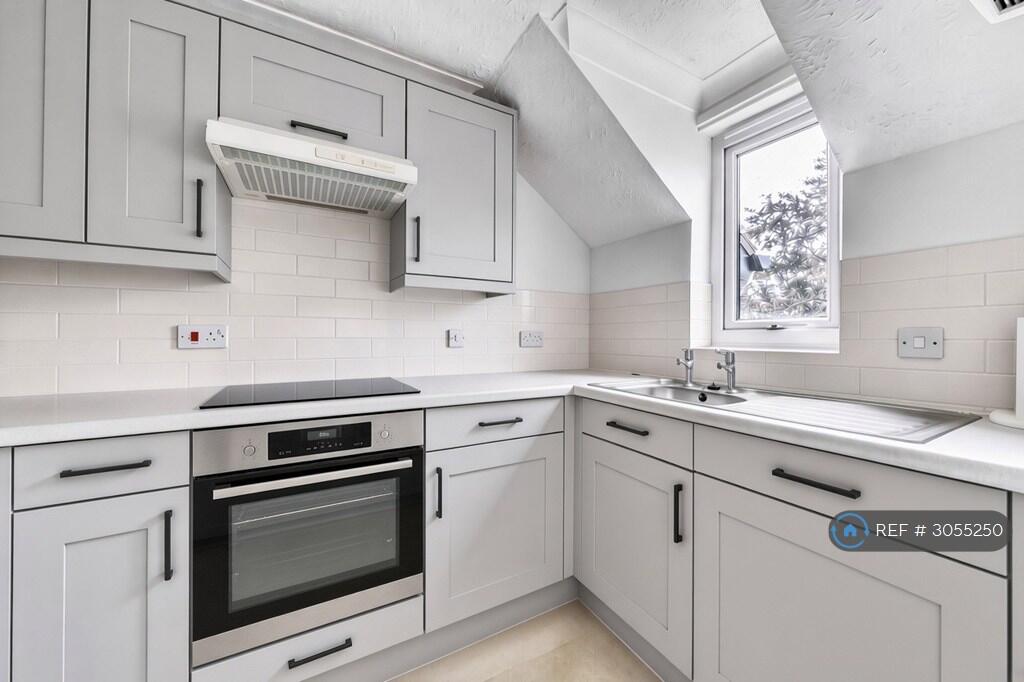 Apartment in Tunbridge Wells, Southborough - View 2