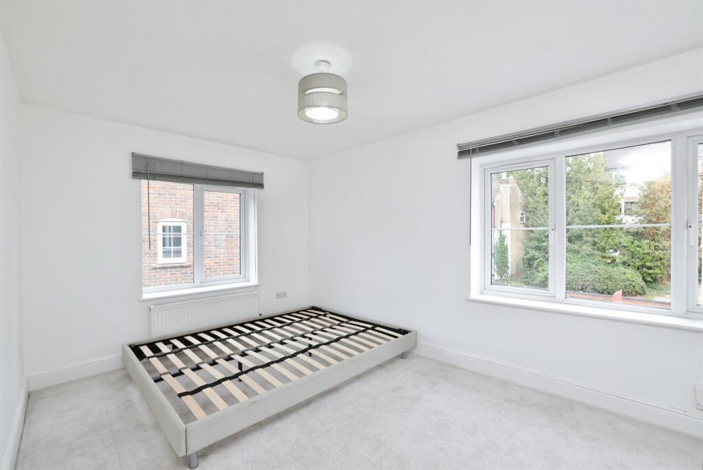 Apartment in Hemel Hempstead - View 4