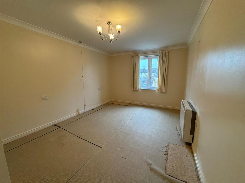 Apartment in Rushmoor, East End, North Town - View 5