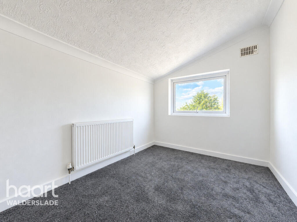 House in Chatham, Medway - More