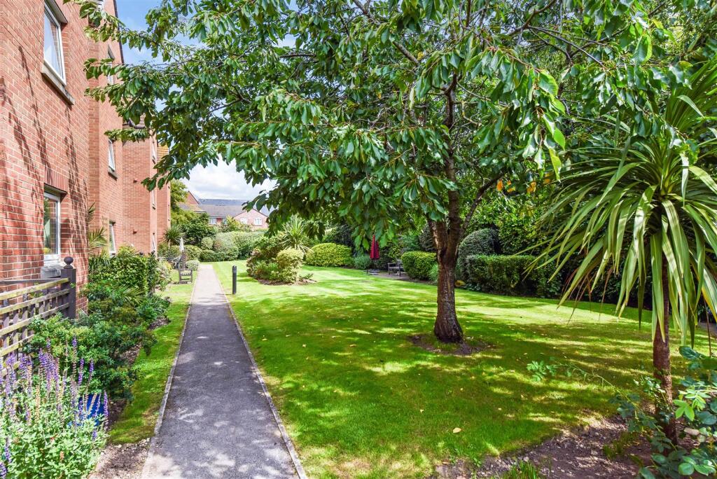 Stockbridge Road, Chichester - More