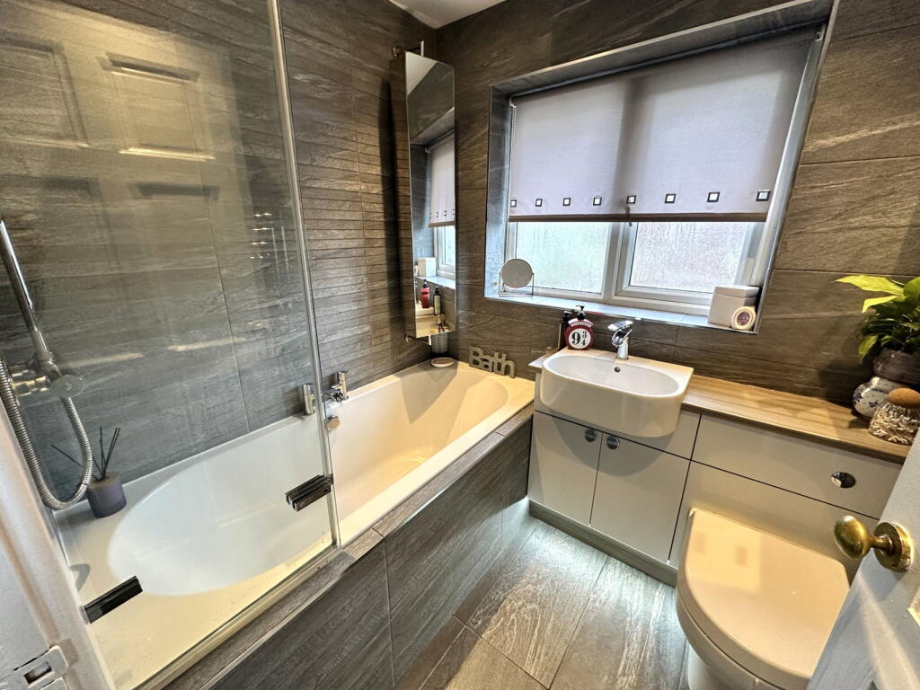 12 Bullcote Green, Royton OL2 6NJ photo 2