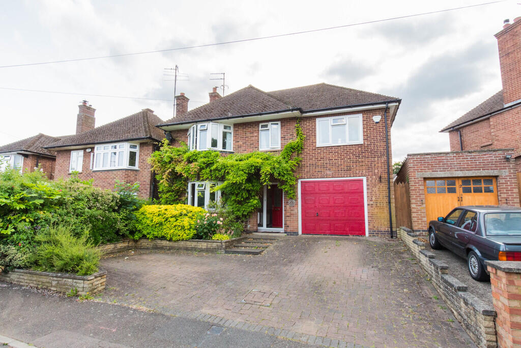 4-bed detached on Manor Drive, Irthlingborough, £420,000