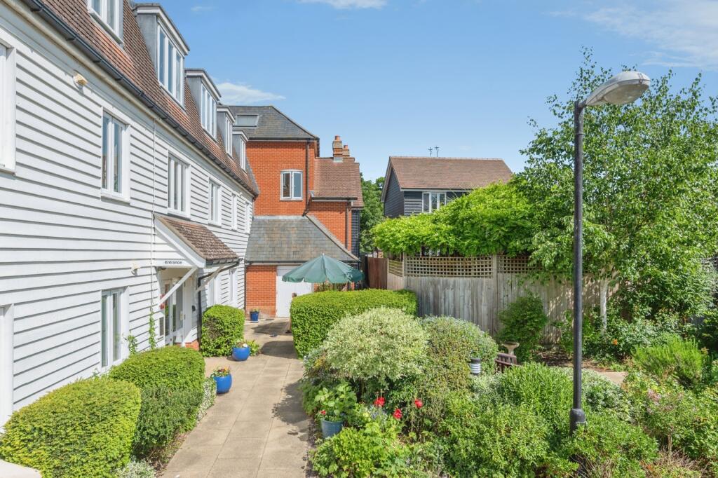 Main image of property: Roche Close, Rochford, Essex, SS4