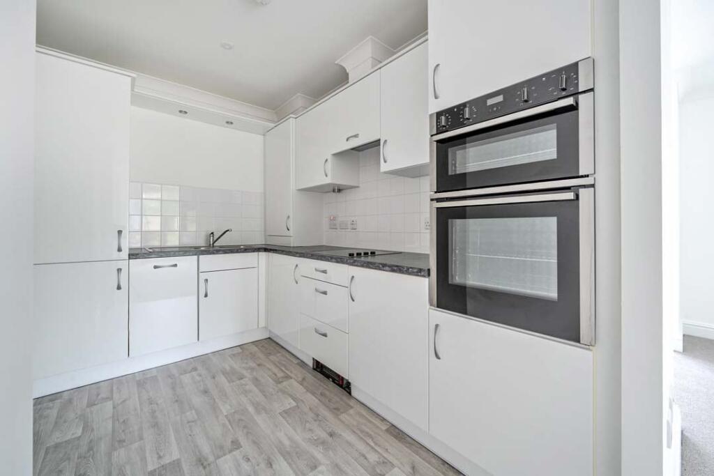 Apartment in Taunton - View 4