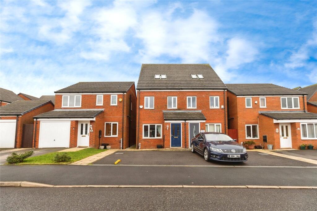 Main image of property: Kinross Avenue, Heywood, Greater Manchester, OL10