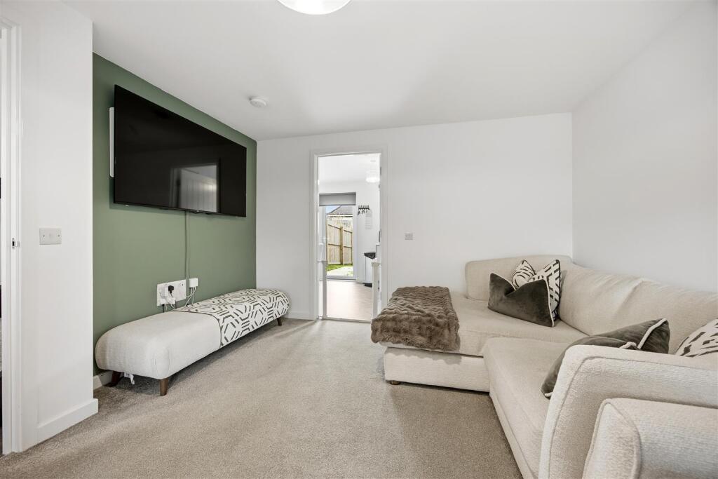 Kensington Place, Muirhead, Glasgow photo 3