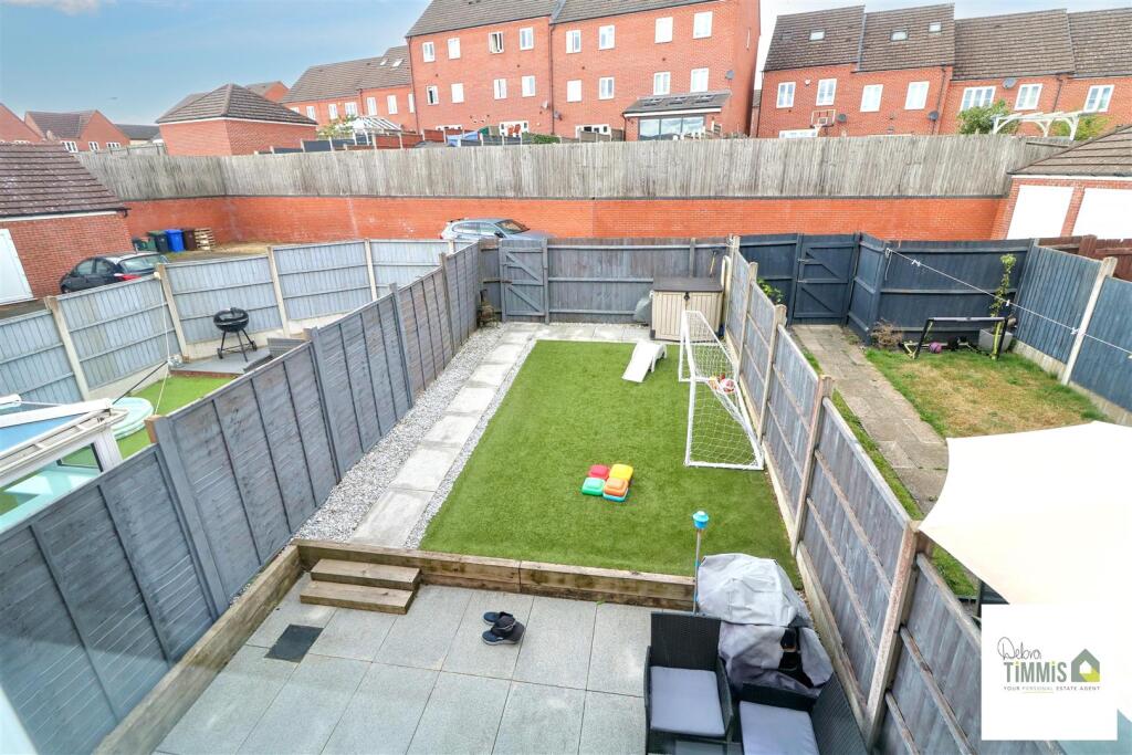 House in Stoke-on-Trent - View 4