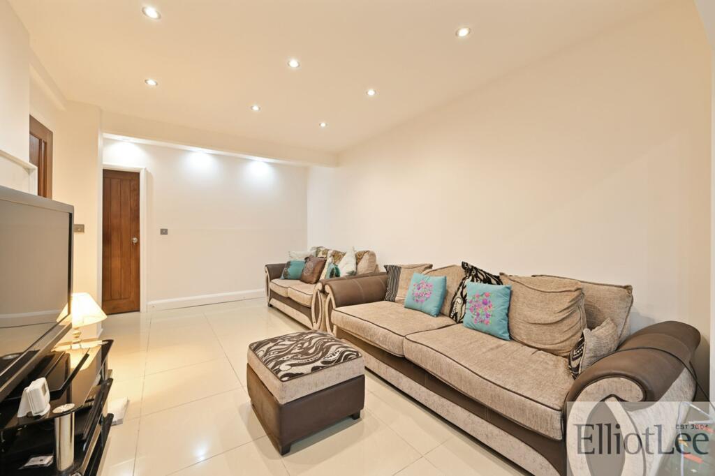 Daryngton Drive, Greenford, UB6 photo 3