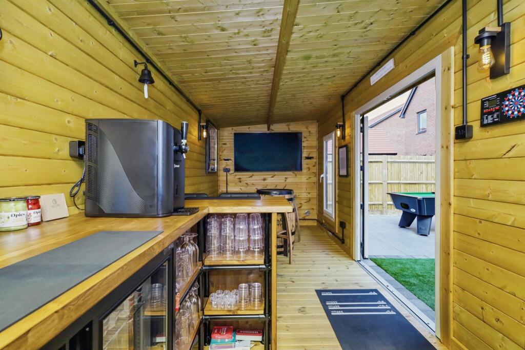 House in Wealden, Hellingly - More