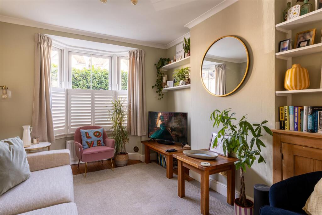 House in Redhill, Earlswood - More