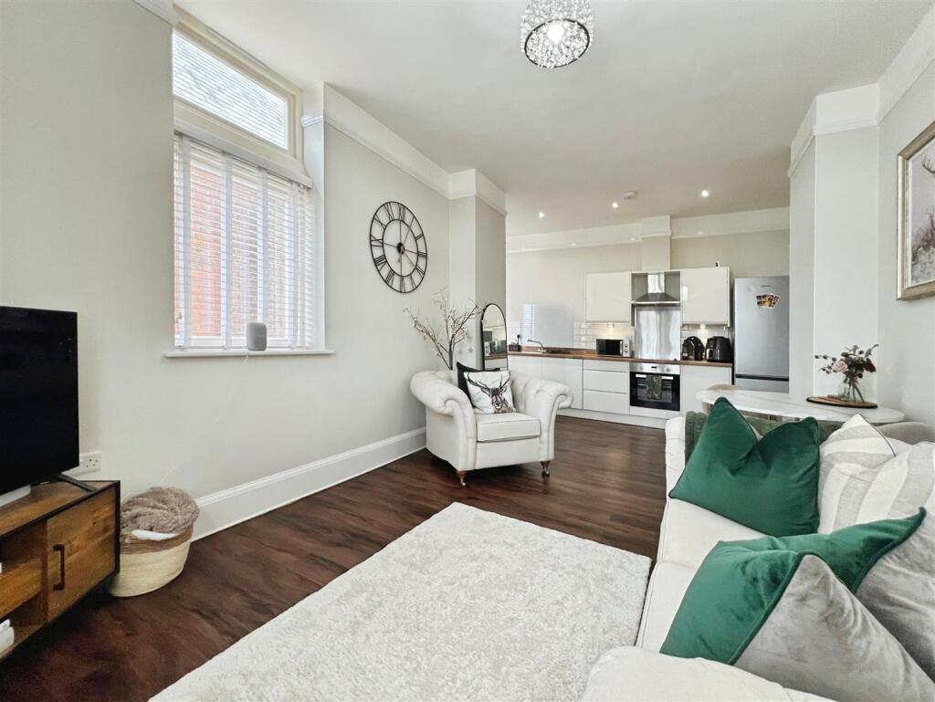Apartment in Shrewsbury, Redwood Park, Shelton - More