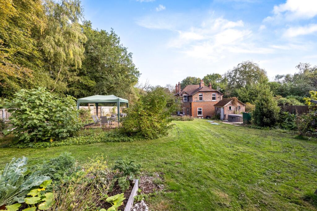 House in Redhill - View 4