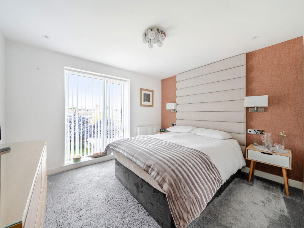 House in Wakefield, Hemsworth - More