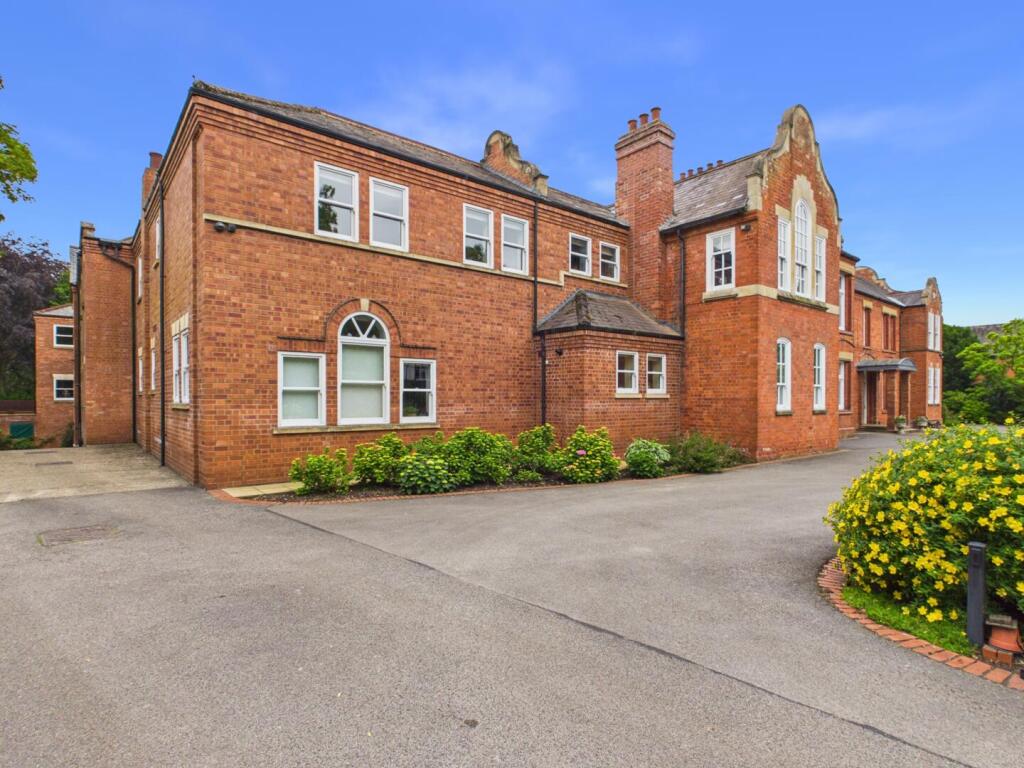 2-bed flat on 6 The Alexandra, Woodhall Spa, £189,950