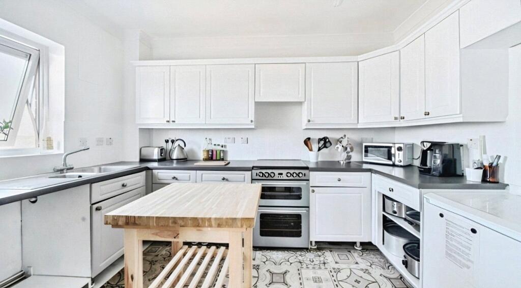 Apartment in Dartford - View 5