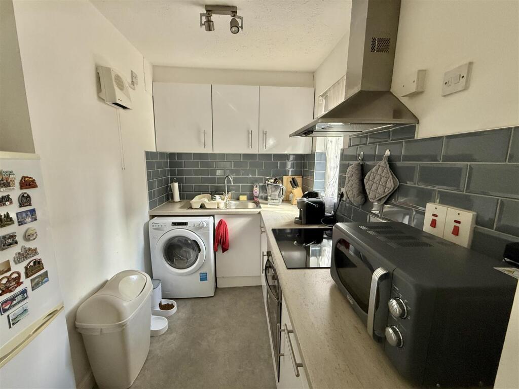 Pasteur Close, Colindale, NW9 photo 3