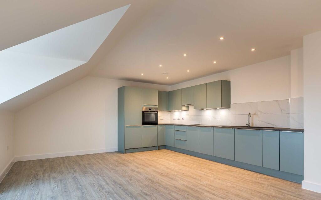 Apartment in Whitstable, Kent - View 2