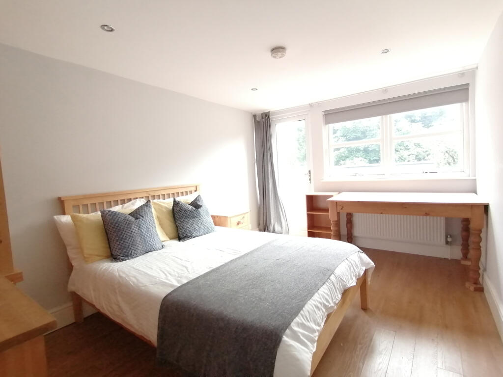 Main image of property: Sheffield, S11