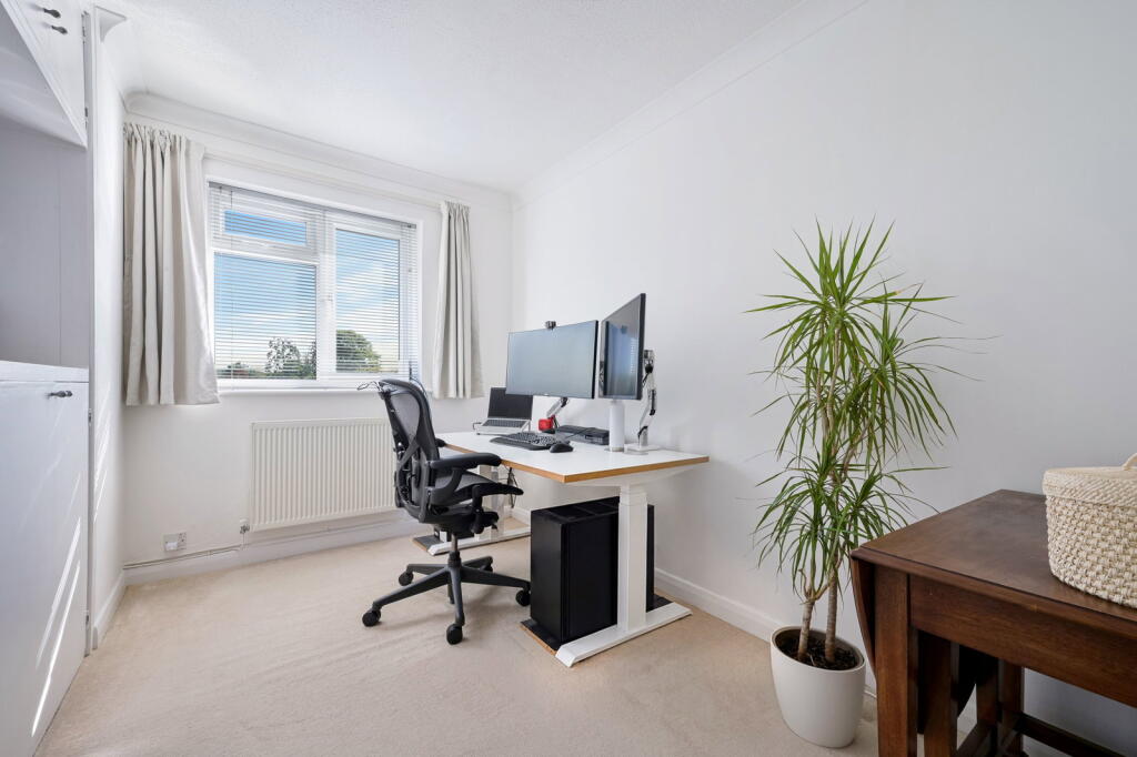 Apartment in Reigate and Banstead, Surrey - View 5
