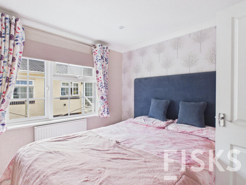 House in Castle Point, Canvey Island - More