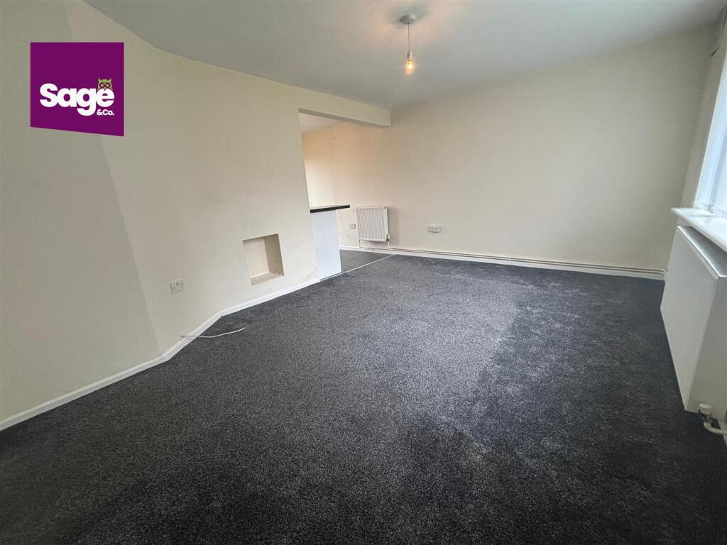 Apartment in Newport - More