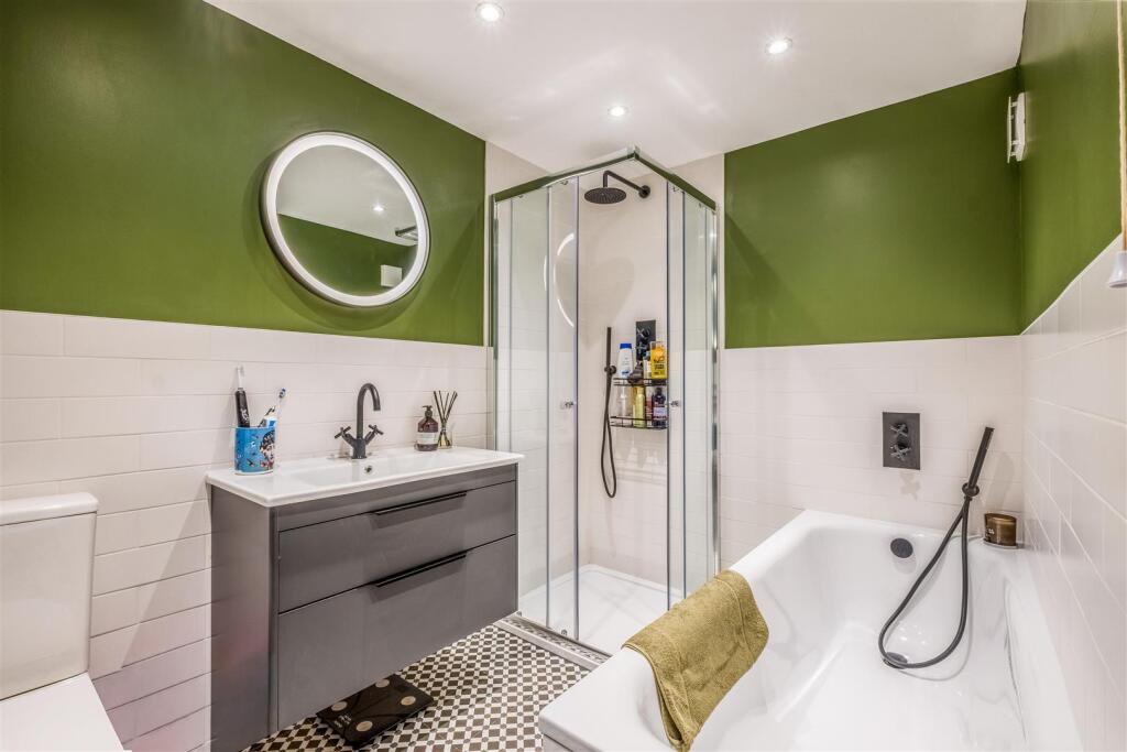 Apartment in Hove, Brunswick - View 3
