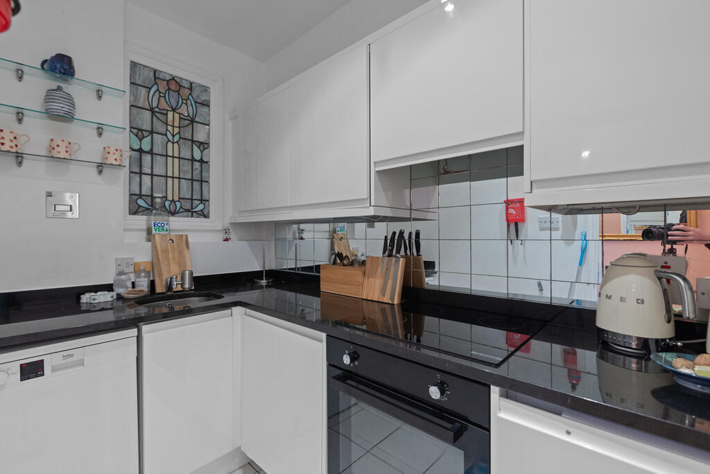 3 bedroom mews property for rent