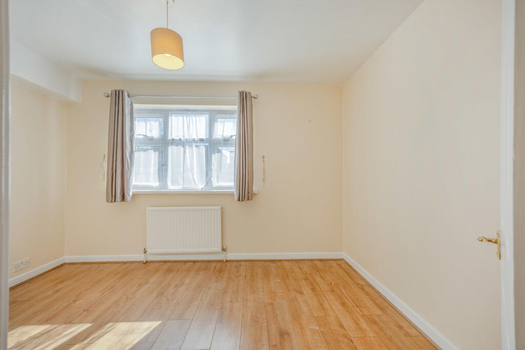 Apartment in Croydon - More