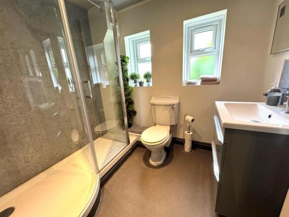 SHOWER ROOM.jpg