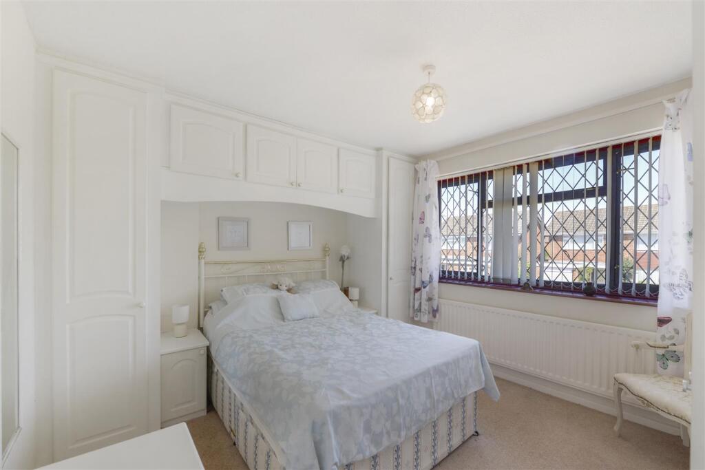 House in Tunbridge Wells, Paddock Wood - More