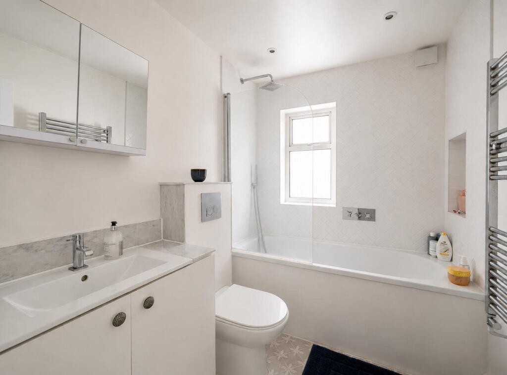 Apartment in London, Queen's Park - View 5