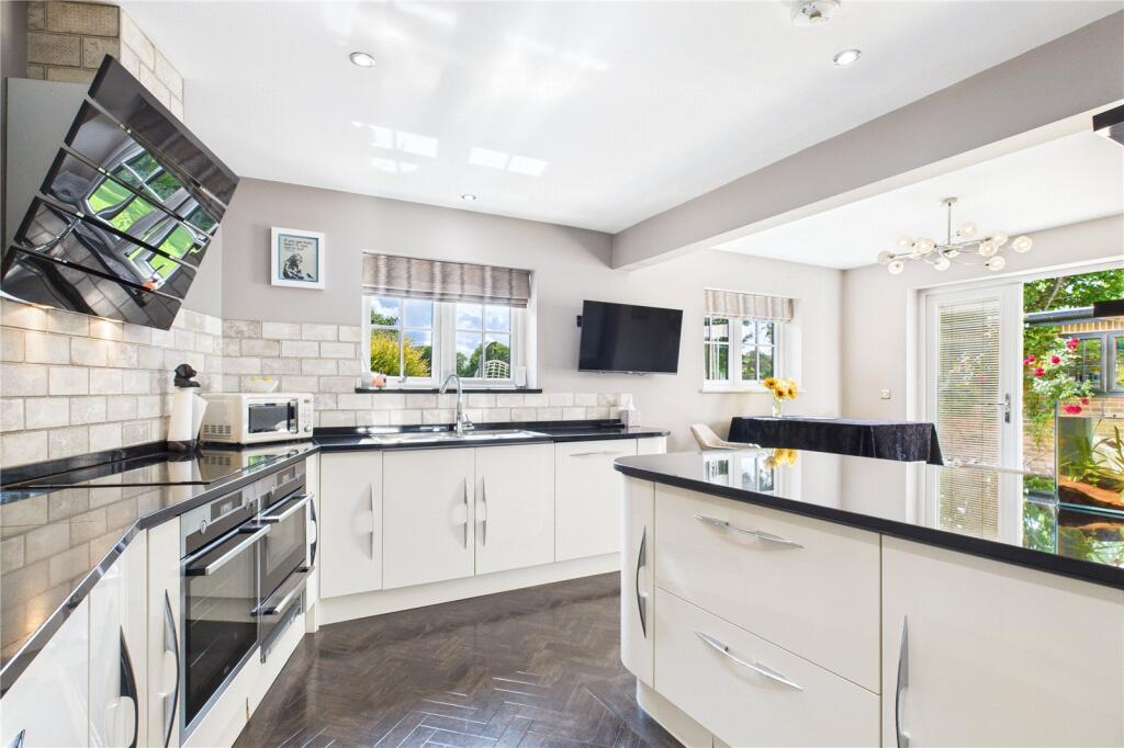 Clay Lane, Beenham, Reading, Berkshire, RG7 photo 2