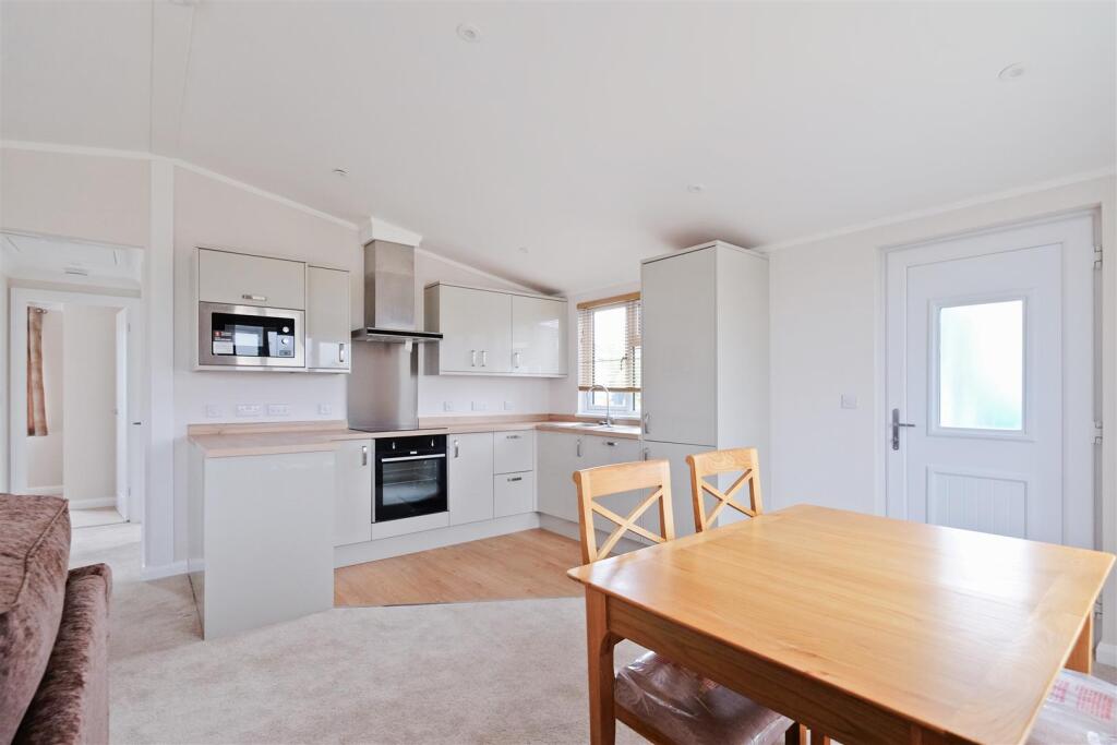 2-bed caravan on Applegarth Park, Seasalter, Whitstable, £250,000