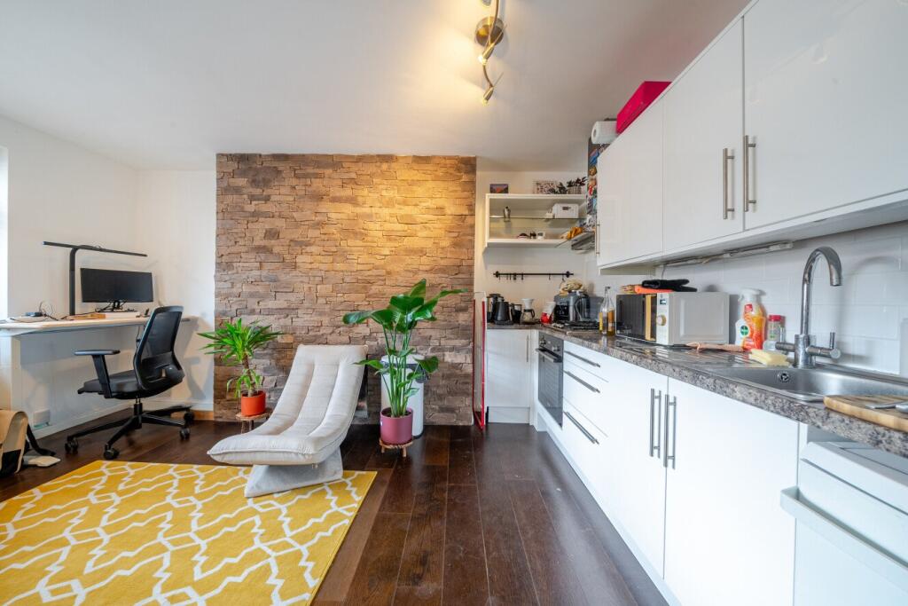 Apartment in London - More