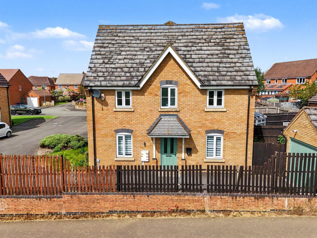 3-bed terraced on Robinson Way, Northampton, NN4 6FJ, £345,000